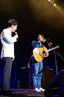 MC中の藤井隆と堀込泰行。