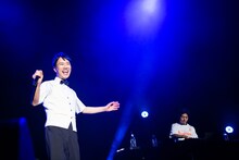 左から藤井隆、ケンモチヒデフミ。