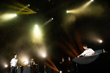 左から藤井隆、ケンモチヒデフミ。