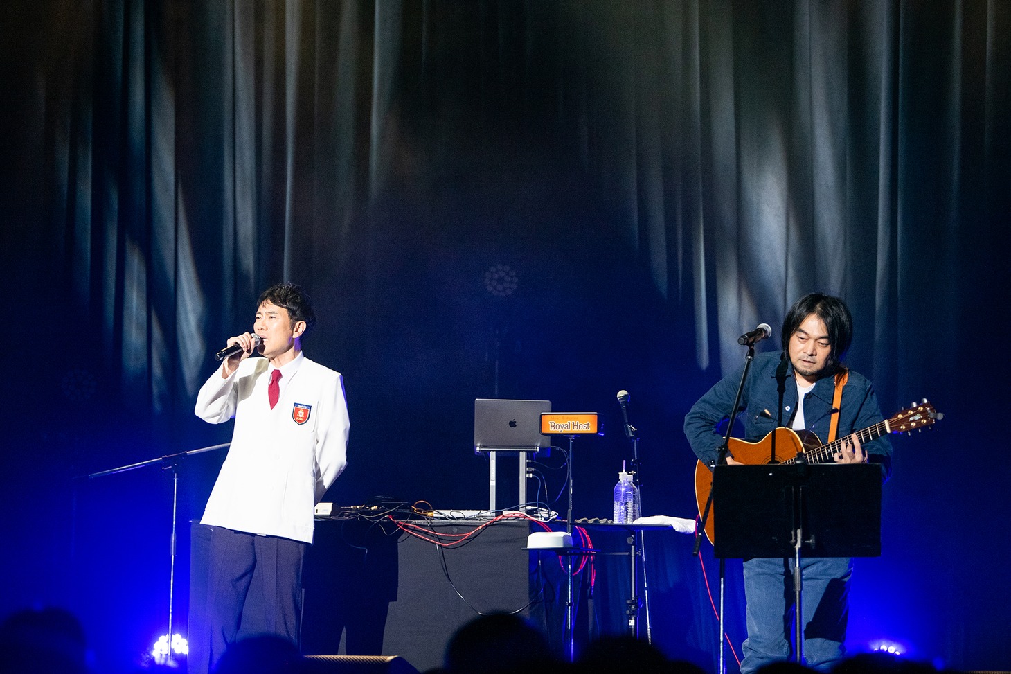 左から藤井隆、堀込泰行。