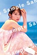 金村美玖（日向坂46）1st写真集「羅針盤」の丸善ジュンク堂書店限定特典のポストカード。（撮影：佐藤佑一）