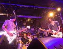 ニーネが結成25周年ライブ開催、ゲストはTOMOVSKY