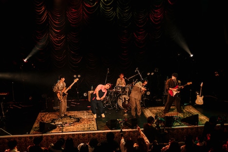 リュックと添い寝ごはん「home party」の様子。