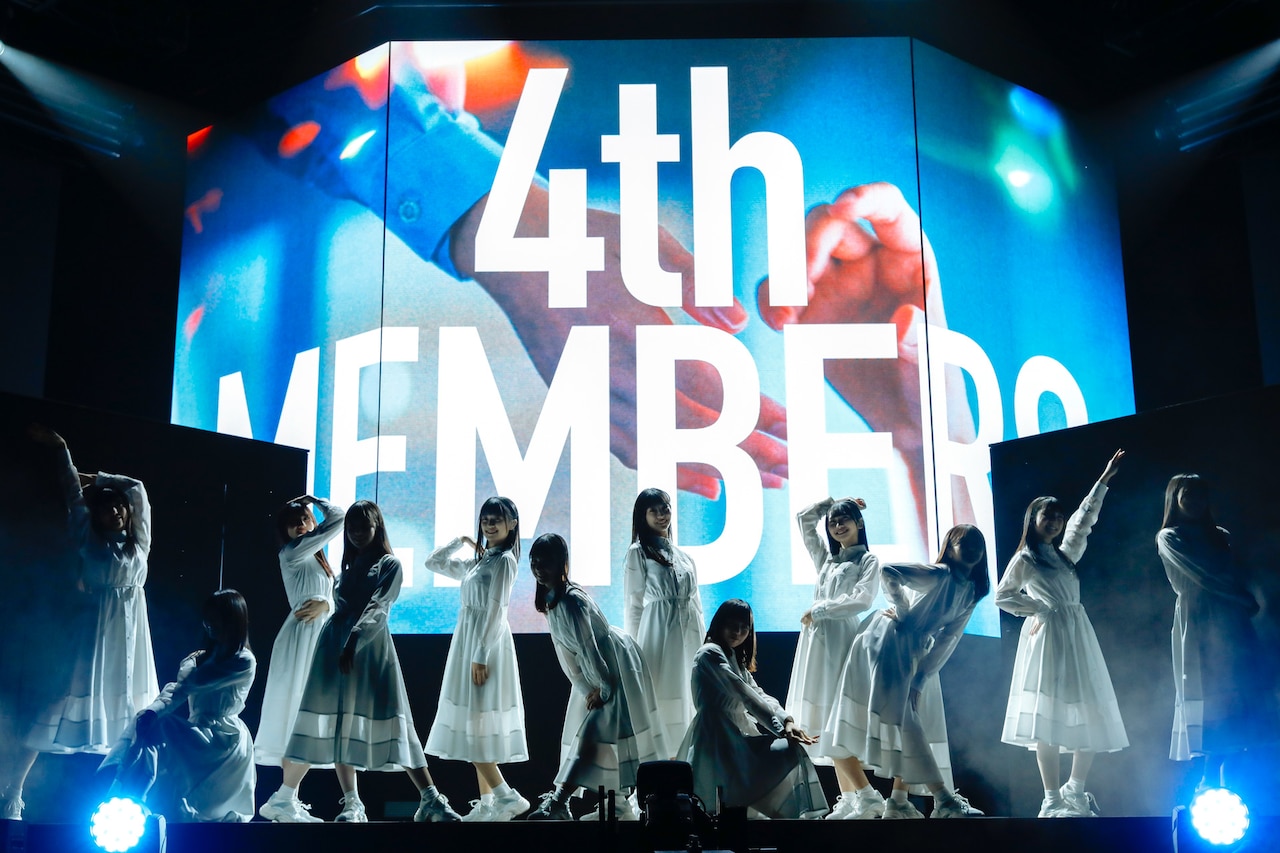 ポーズを決める日向坂46四期生。（撮影：上山陽介） - 日向坂46