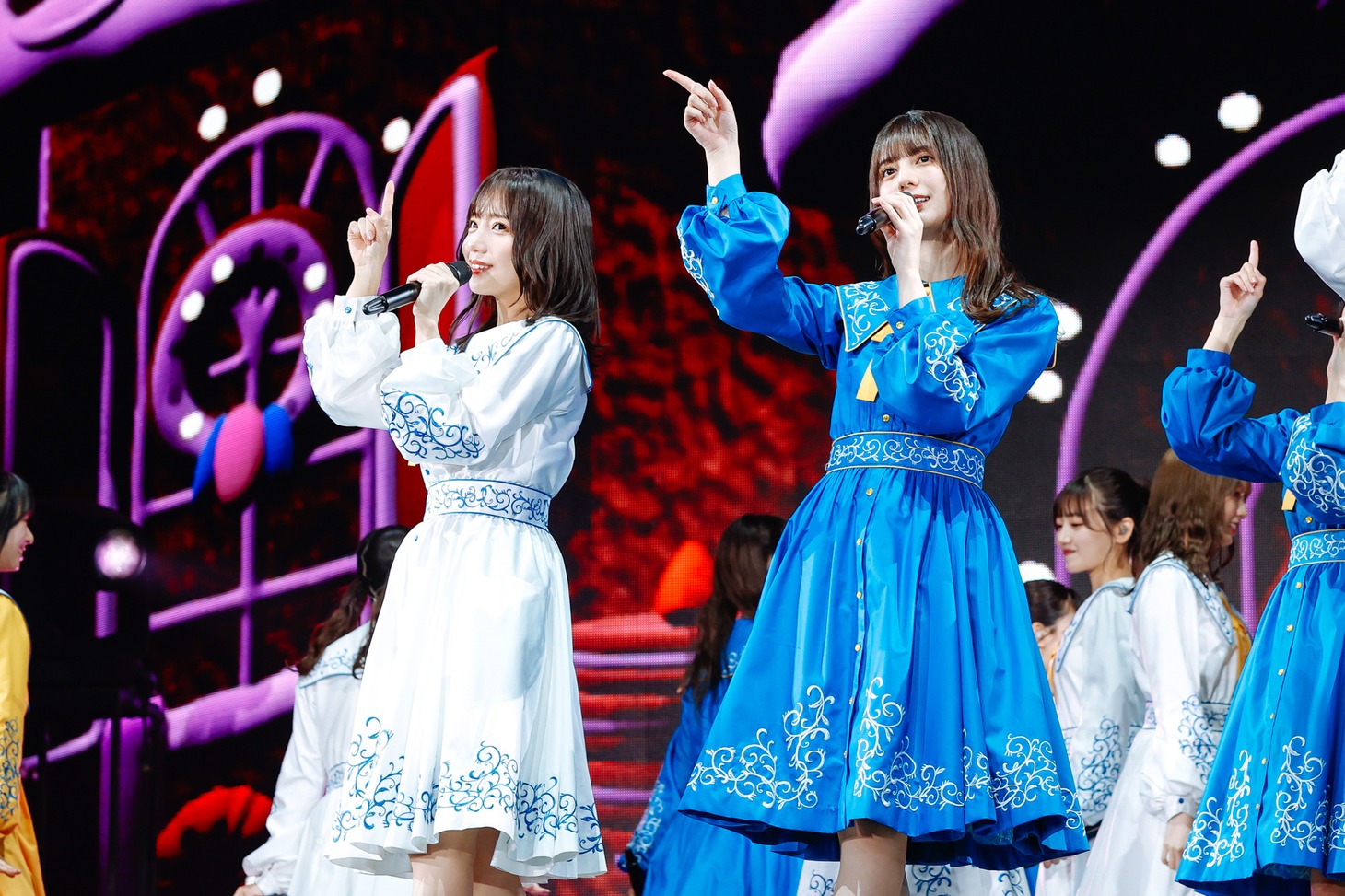 齊藤京子（左）と小坂菜緒（右）。（撮影：上山陽介）