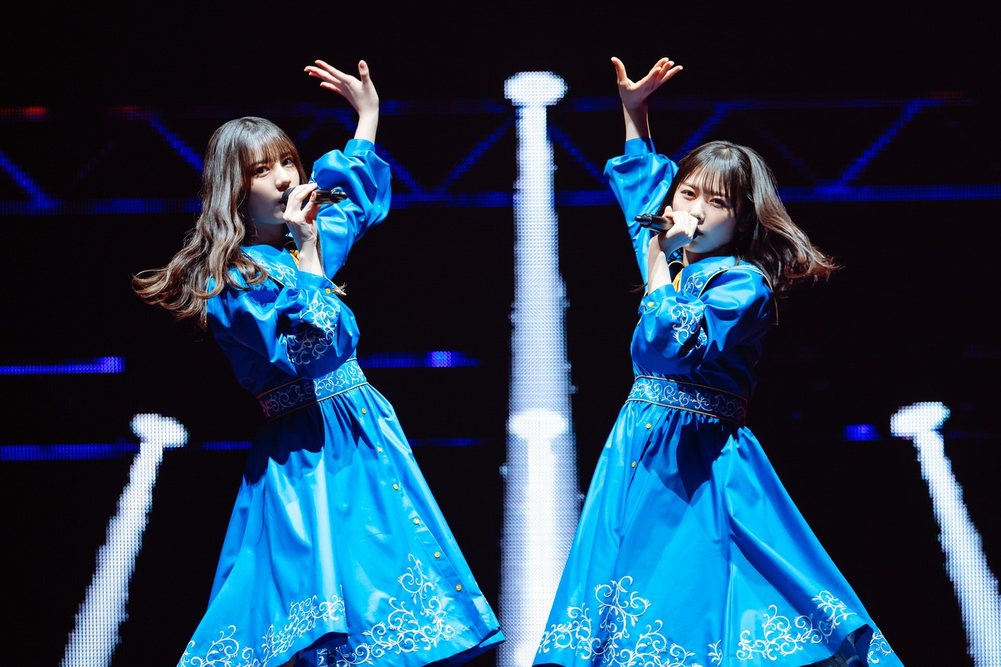 小坂菜緒（左）と丹生明里（右）。（撮影：上山陽介）
