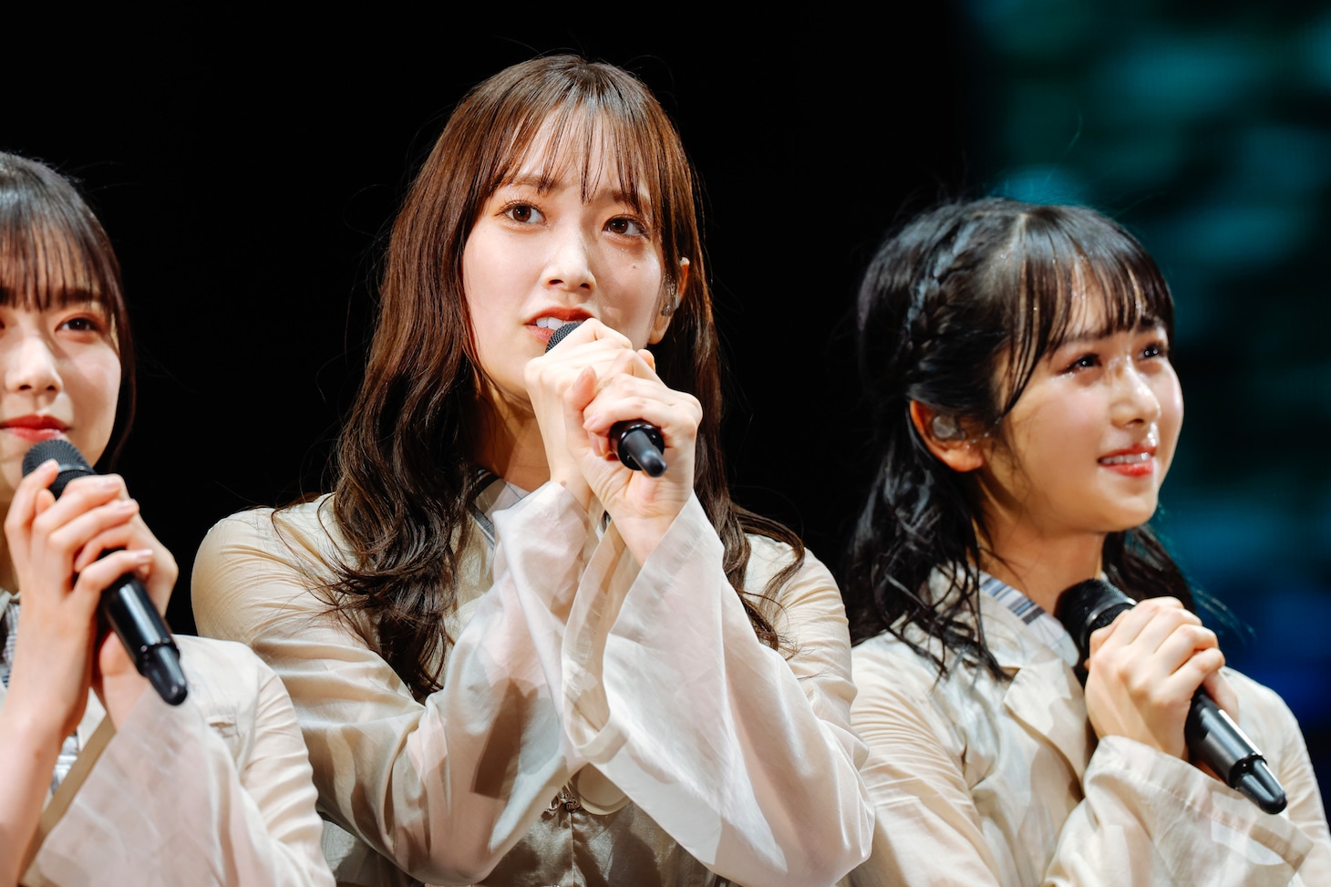 挨拶する佐々木久美（中央）。（撮影：上山陽介）