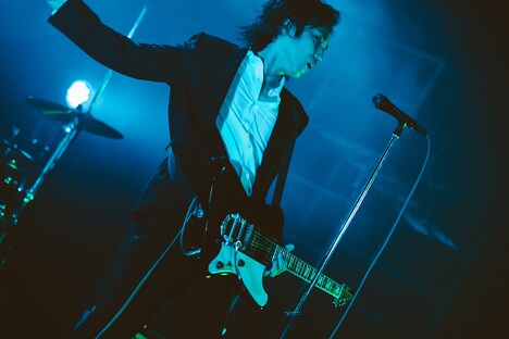 小林祐介（Vo, G）（撮影：西村理佐）