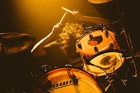 吉木諒祐（Dr）（撮影：西村理佐）