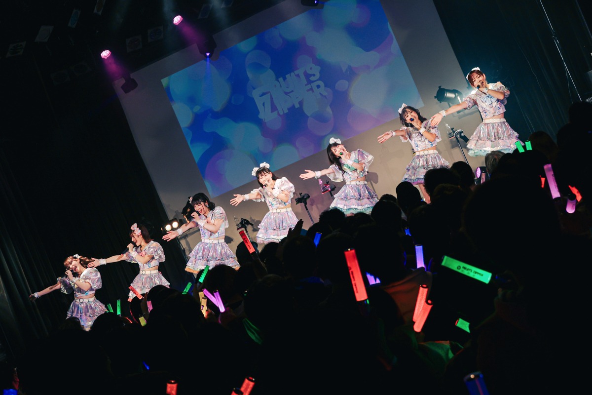 FRUITS ZIPPER「2ndワンマンライブ -世界はキミからはじまる-」の様子。（撮影：ヨシモリユウナ）