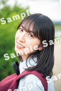 金村美玖（日向坂46）1st写真集「羅針盤」の@Loppi・HMV&BOOKS限定特典ポストカード。（撮影：佐藤佑一）
