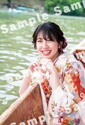 金村美玖（日向坂46）1st写真集「羅針盤」のタワーレコードオンライン限定特典ポストカード。（撮影：佐藤佑一）