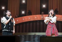 柏木ひなた（左）と桜木心菜（右）。