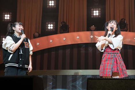 柏木ひなた（左）と桜木心菜（右）。