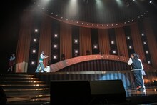 段取りを無視して上段から現れる小久保柚乃。