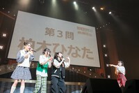 柏木ひなたを指して「ユー！」と叫ぶ桜木心菜（右端）。