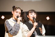 風見和香（左）と柏木ひなた（右）。