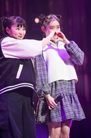 柏木ひなた（左）と風見和香（右）。