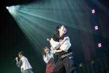 倍速で踊る柏木ひなた。