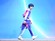 報道陣に頭を下げながら入場する木全翔也。