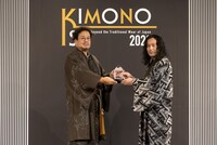 右が又吉直樹。