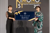 右がアイナ・ジ・エンド。