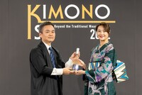 右が観月ありさ。