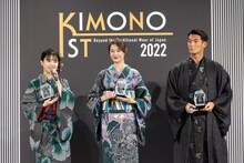左からアイナ・ジ・エンド、観月ありさ、槙野智章選手。
