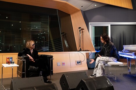 「YOSHIKI SUPERSTAR PROJECT X」よりYOSHIKI、YOSHI。(c)NTV
