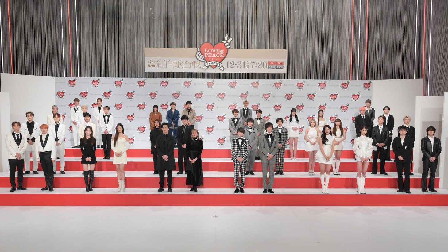 「第73回NHK紅白歌合戦」初出場者の集合写真。（写真提供：NHK）