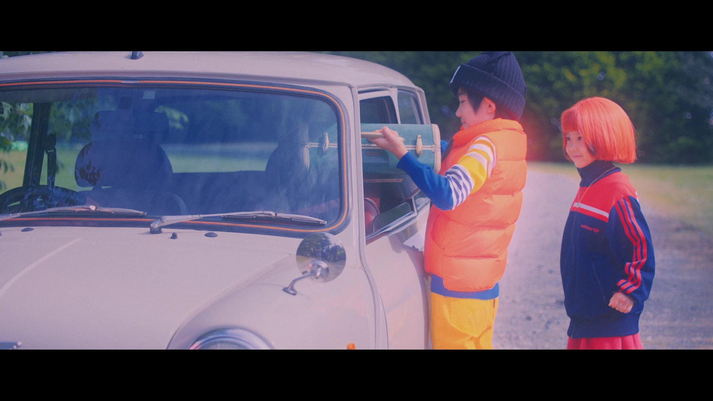 Reol「secret trip」MVのワンシーン。