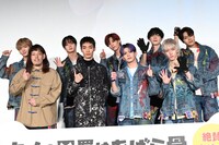 「カメの甲羅はあばら骨」舞台挨拶の様子。