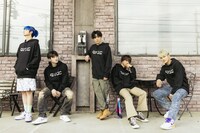 パーカーを着用した学芸大青春。