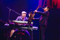 沖祐市（Key）とGAMO（Tenor Sax）。（撮影：勝永裕介）