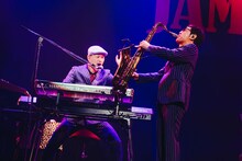 沖祐市（Key）とGAMO（Tenor Sax）。（撮影：勝永裕介）