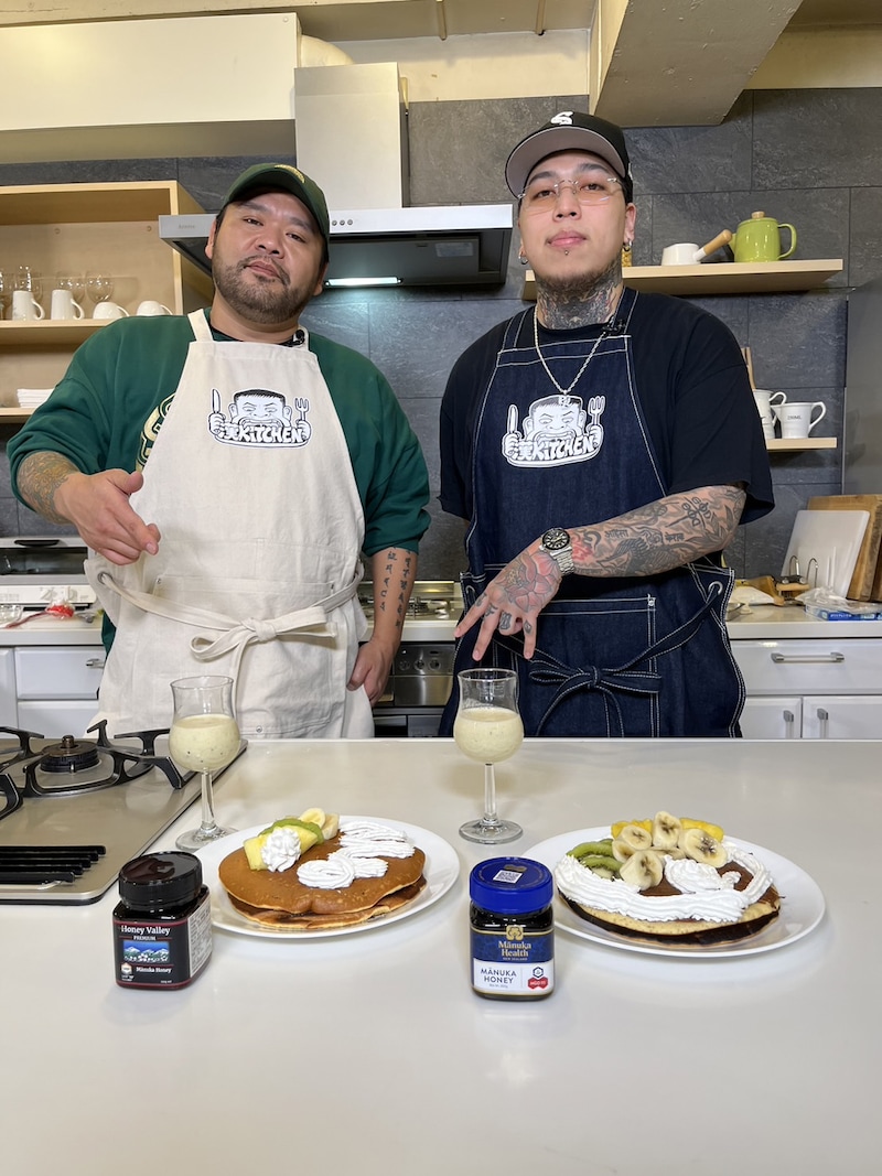 左から漢 a.k.a. GAMI、ralph。