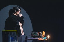 挨拶するSTUTS。（Photo by Tatsuya Hirota）