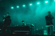 左から鎮座DOPENESS、STUTS、Daichi Yamamoto。（Photo by Tatsuya Hirota）