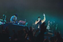 左からSTUTS、Yo-Sea。（Photo by Tatsuya Hirota）