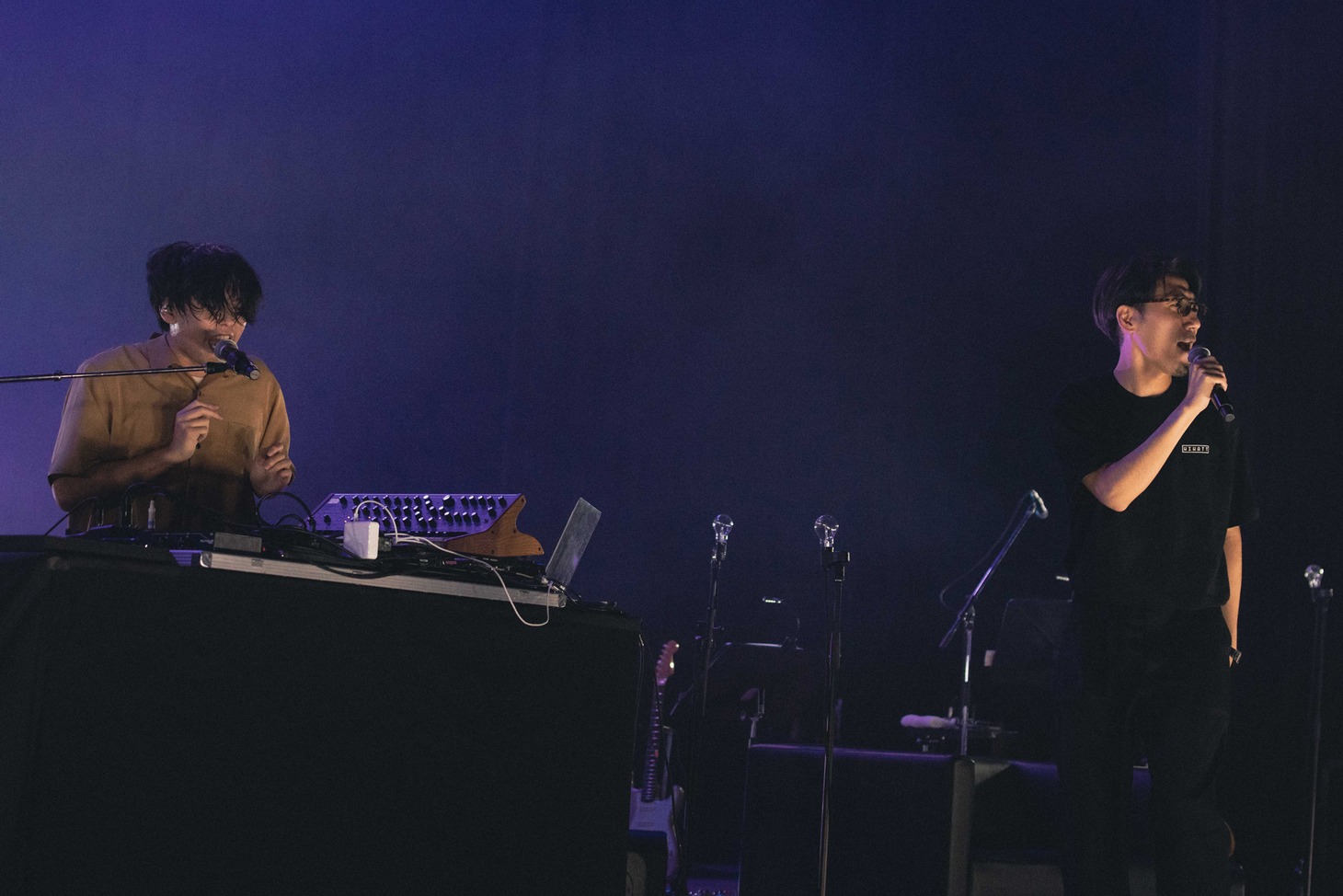 左からSTUTS、tofubeats。（Photo by Tatsuya Hirota）