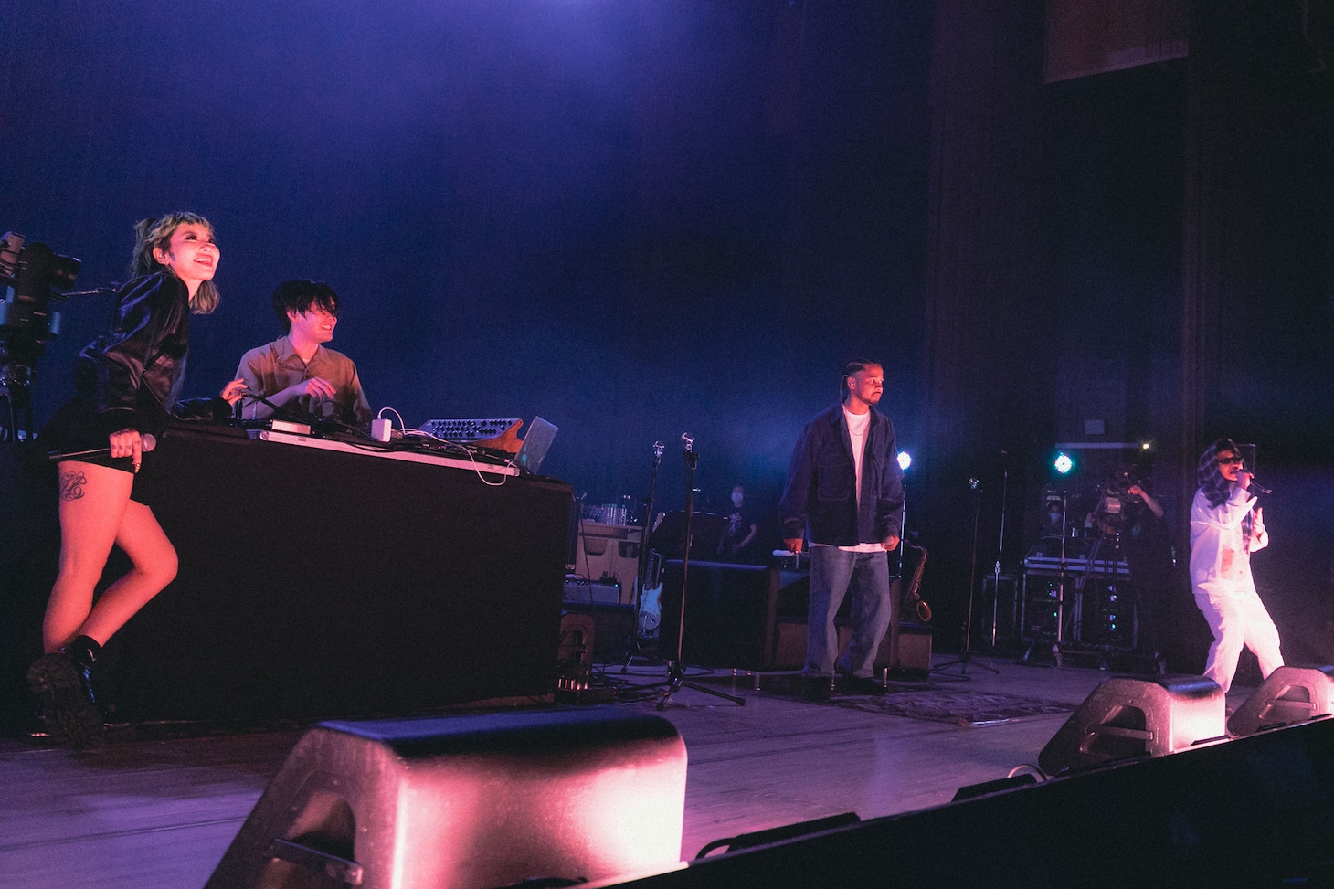 NENE、鎮座DOPENESS、BIMを迎えた「Presence」のパフォーマンスの様子。（Photo by Tatsuya Hirota）