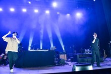 左からSTUTS、tofubeats。（Photo by Teppei Kishida）