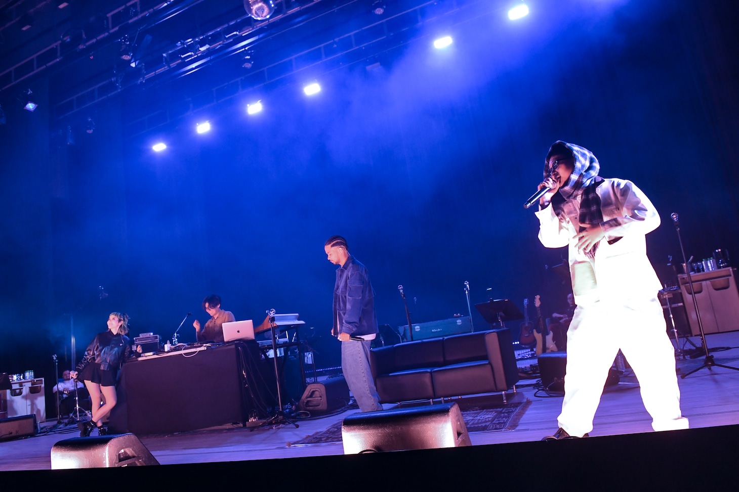 NENE、鎮座DOPENESS、BIMを迎えた「Presence」のパフォーマンスの様子。（Photo by Teppei Kishida）