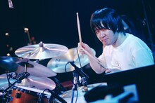 小泉貴裕（Dr）（撮影：後藤壮太郎）