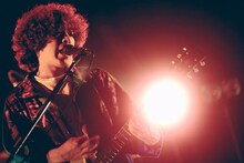 谷口鮪（Vo, G）（撮影：後藤壮太郎）