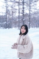 金村美玖（日向坂46）1st写真集「羅針盤」裏表紙（通常版）（撮影：佐藤佑一）