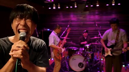 スタジオライブ中のトリプルファイヤー。