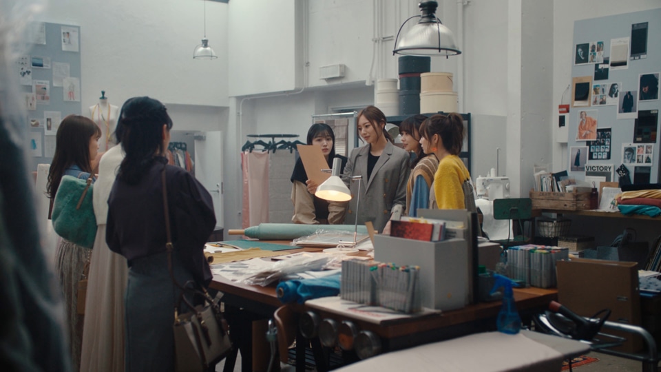乃木坂46「ここにはないもの」MVより。