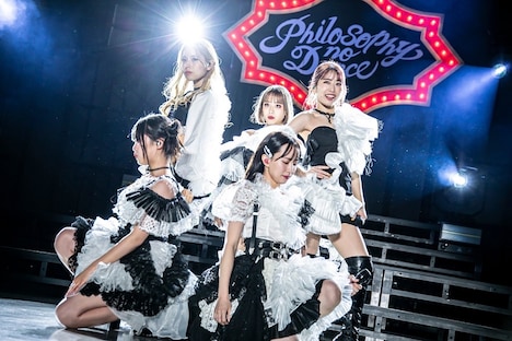 新体制のフィロソフィーのダンス。