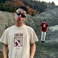 新グッズのTシャツの着用画像。
